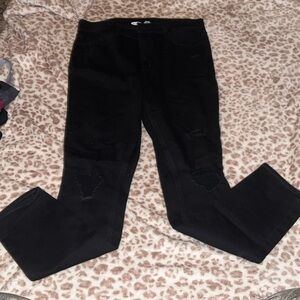 Women’s black distressed skinny jeans